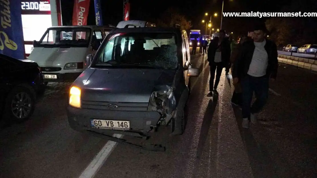 Düğünden çıkanlara ticari araç çarptı: 1 ölü, 1 yaralı