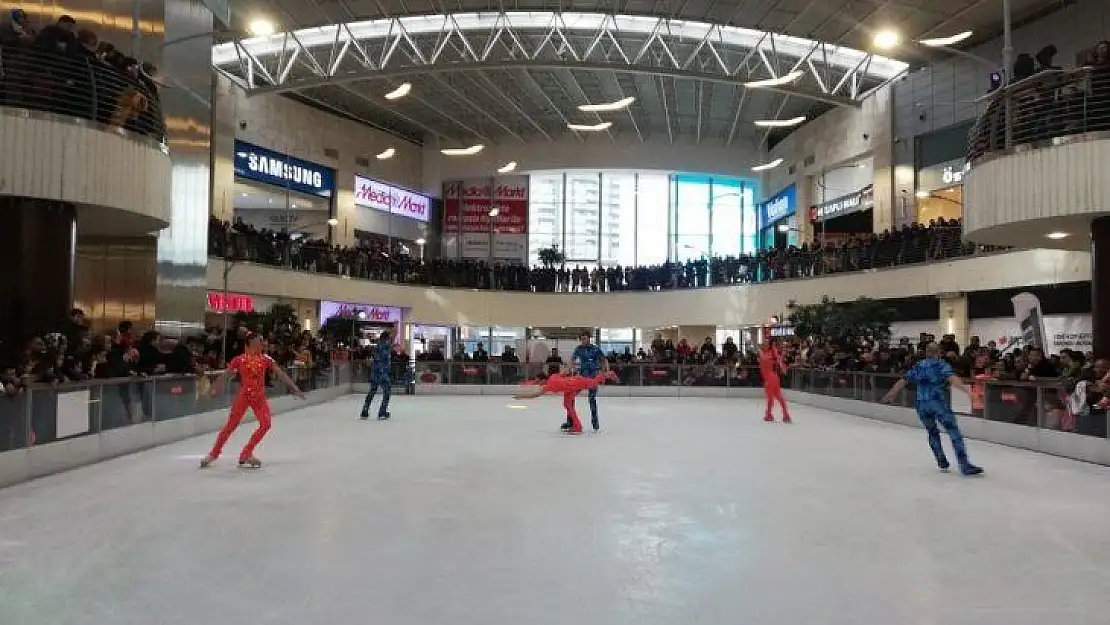 Dünyanın en ünlü buz gösteri grubuna yoğun ilgi