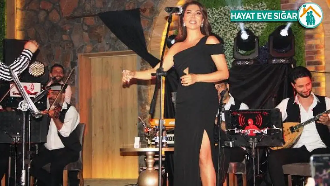 (Düzeltme) Ebru Yaşar'ın katılımıyla Diyarbakır'da eğlence mekanı açıldı