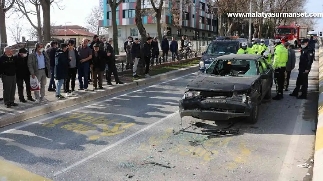 Edirne'de 2 kişinin yaralandığı kazayı vatandaşlar film gibi izledi