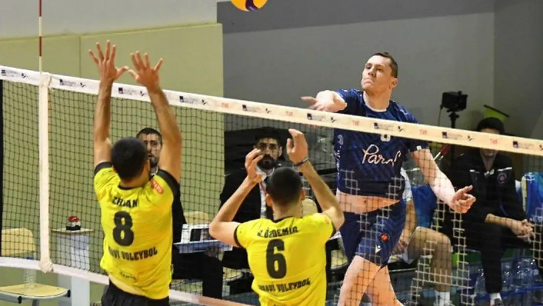 Efeler Voleybol Ligi: Arhavi Voleybol: 0 - Halkbank: 3