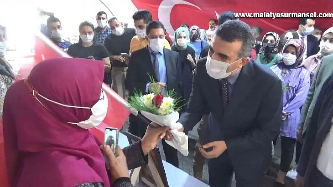 Eğil Kaymakamı Arslan, evlat nöbetindeki ailelerle bir araya geldi