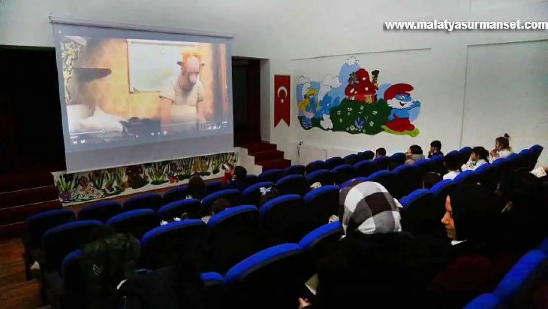 Elazığ Belediyesi'nden miniklere sinema keyfi