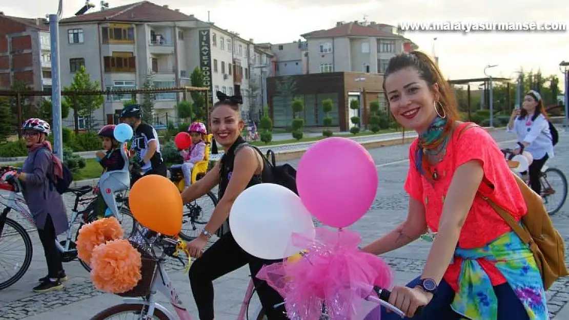 Elazığ'da 'Süslü Kadınlar' Otomobilsiz Kentler Günü için pedal çevirdi