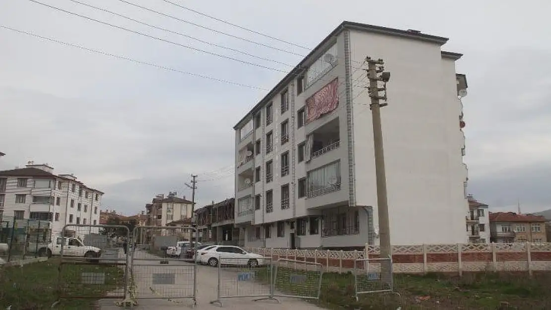 Elazığ'da, 5 katlı apartmana korona karantinası