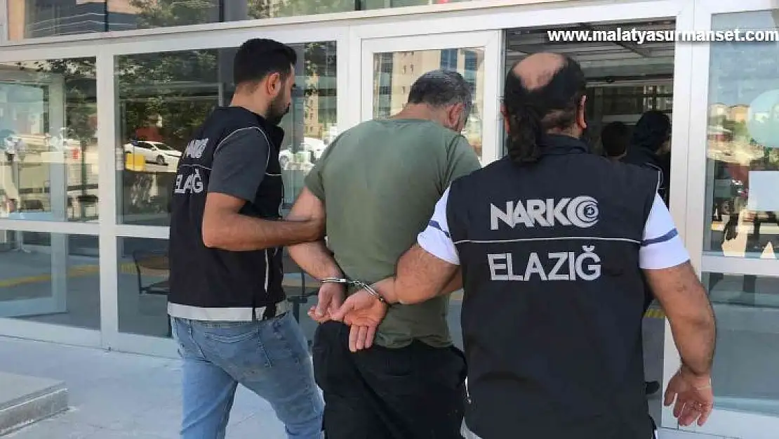 Elazığ'da ayakkabı içerisine uyuşturucu saklayan 2 şüpheli tutuklandı