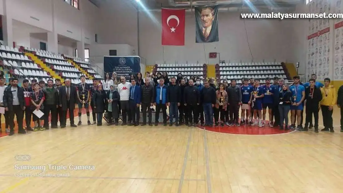 Elazığ'da badminton müsabakaları sona erdi