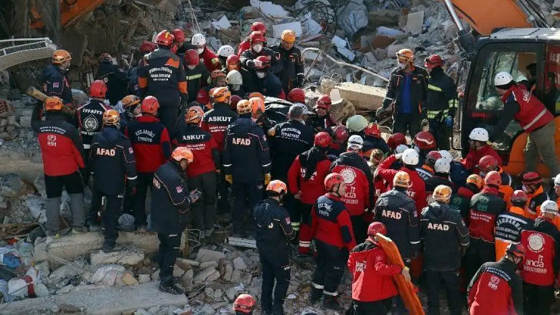 Elazığ'da bir kişinin daha cansız bedenine ulaşıldı