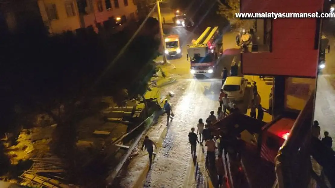 Elazığ'da çatı yangını