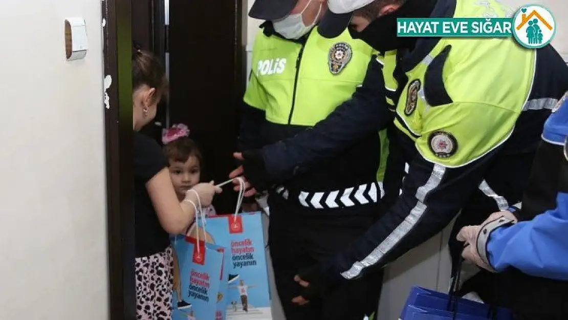 Elazığ'da çocuklara ev ziyaretiyle trafik eğitimi