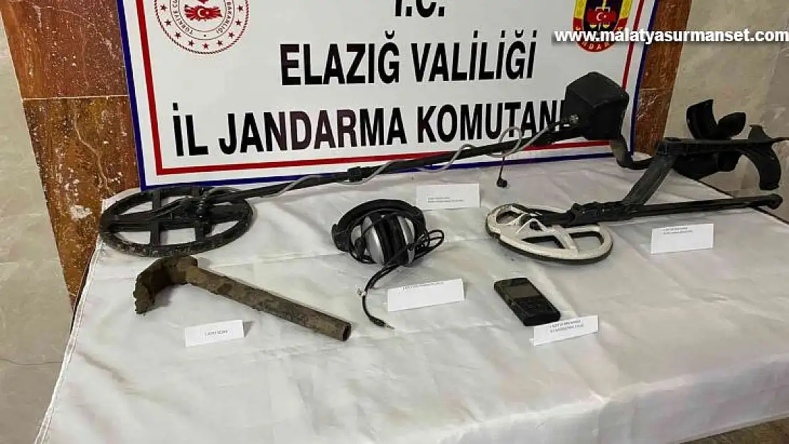 Elazığ'da define arayan bir şahıs, jandarma tarafından suçüstü yakalandı