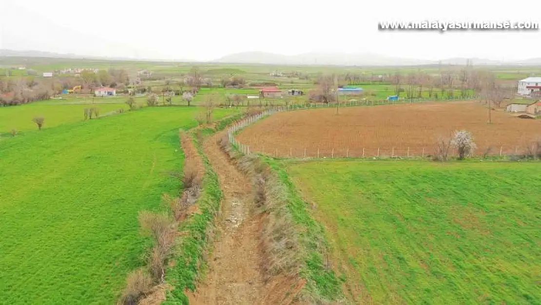 Elazığ'da dere ıslah çalışmaları sürüyor