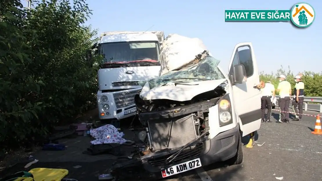 Elazığ'da düğün yolunda feci kaza: 3 ölü, 10 yaralı