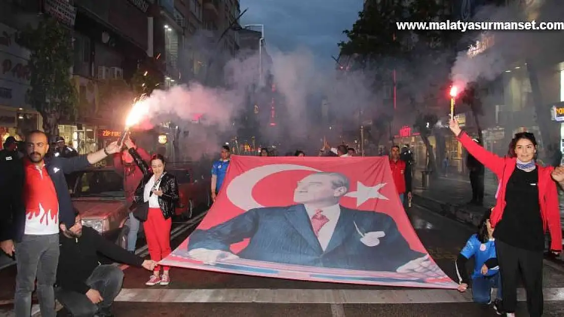 Elazığ'da fener alayı yürüyüşü düzenlendi