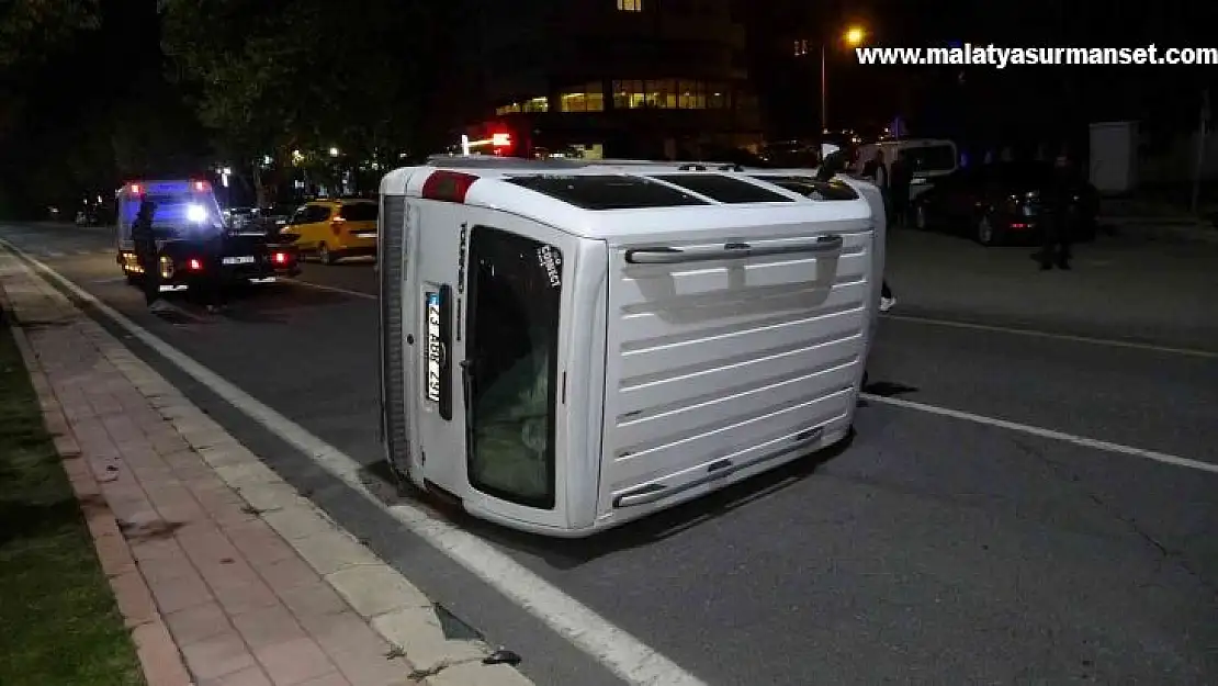 Elazığ'da hafif ticari araç yan yattı: 1 yaralı