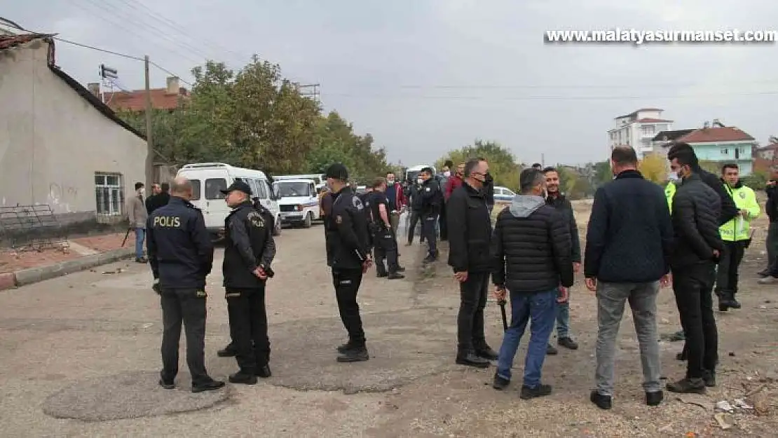 Elazığ'da iki aile arasında silahlı, kılıçlı, bijonlu kavga: 3 yaralı