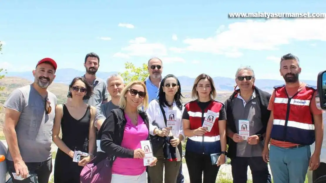 Elazığ'da jandarma ekipleri vatandaşları uyuşturucuya karşı bilgilendirdi