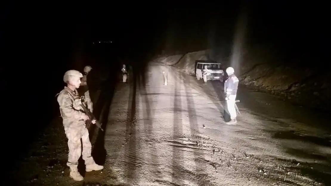 Elazığ'da jandarma,yıl başı uygulamasında toz esrar ele geçirdi