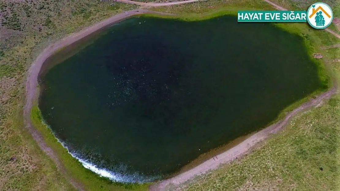 Elazığ'da kalp gölü, doğal güzelliği ile dikkat çekiyor