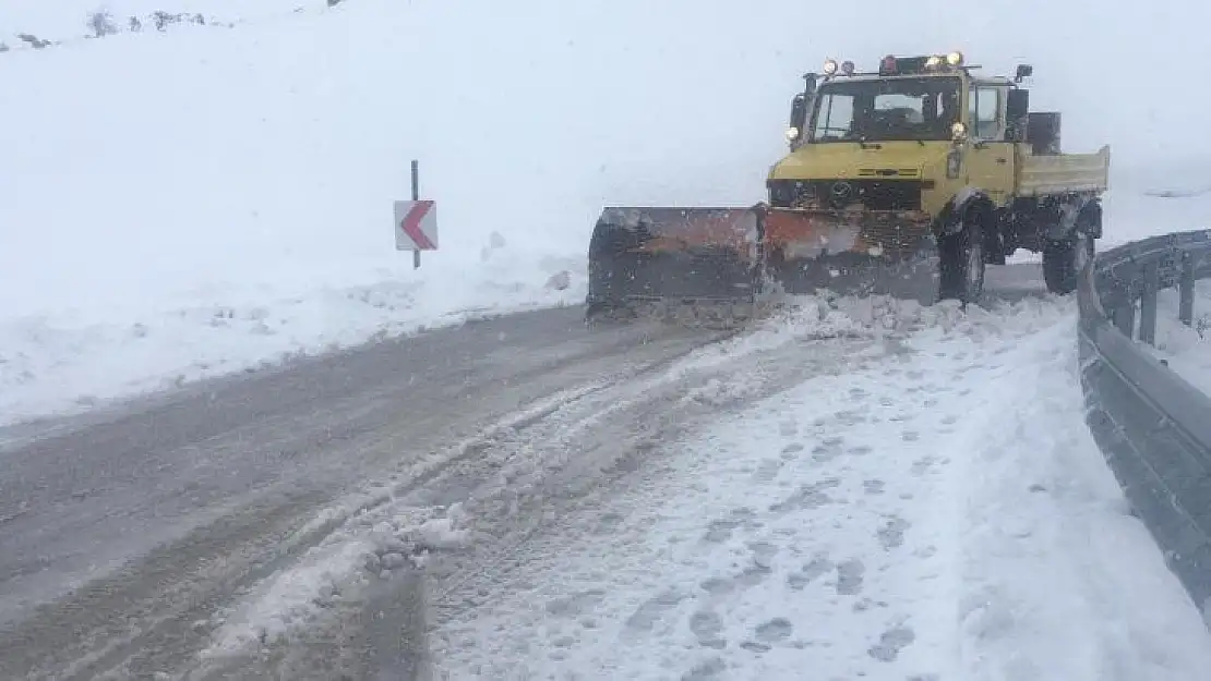 Elazığ'da kar 62 köy yolunu kapattı, tipi etkili oldu