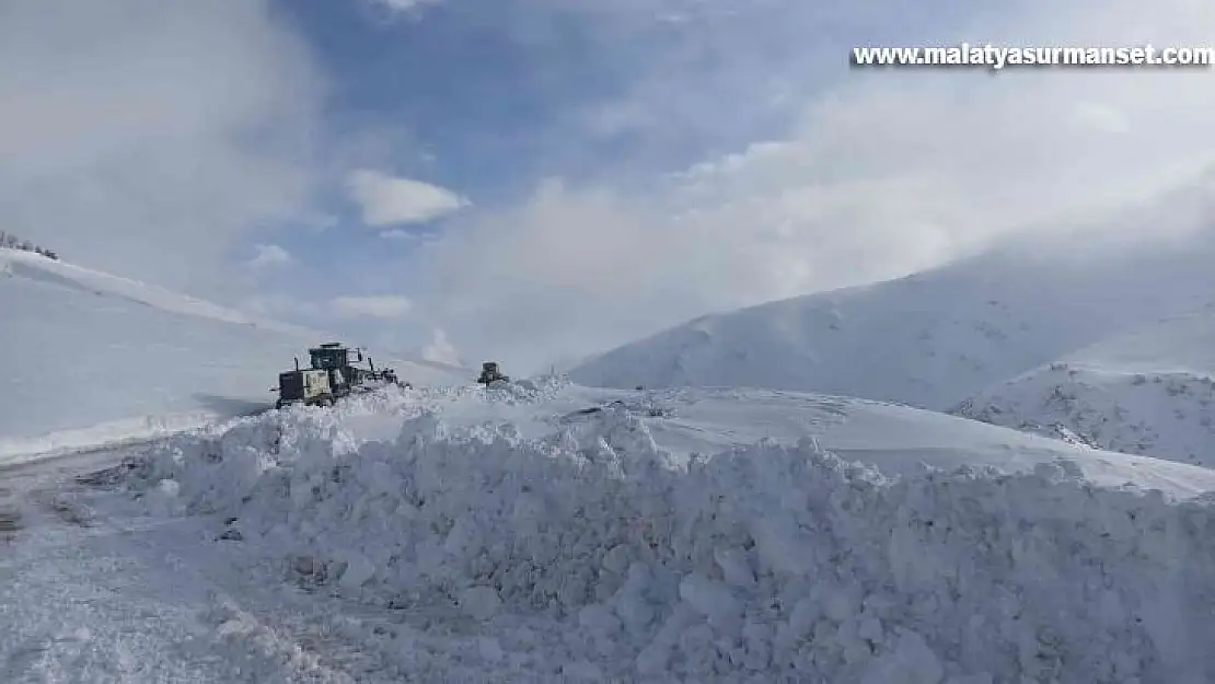 Elazığ'da kar yağışı nedeni ile 26 köy yolu ulaşıma kapandı