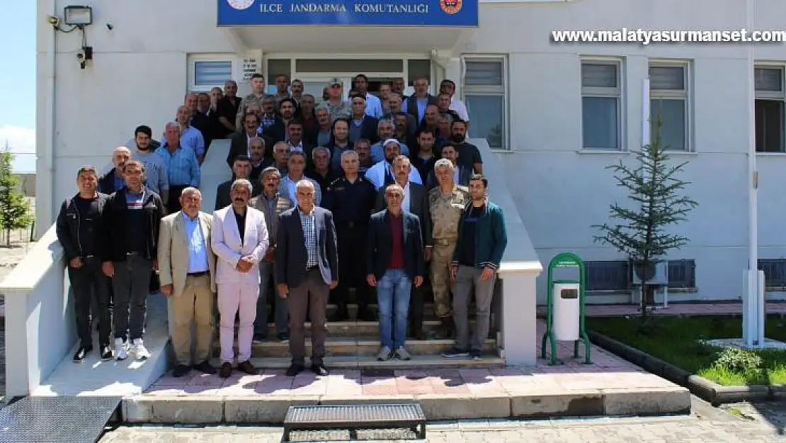 Elazığ'da muhtarları bilgilendirme toplantısı