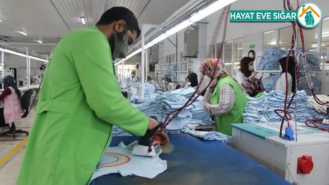 Elazığ'da normalleşme süreciyle birlikte tekstilde seri üretim başladı