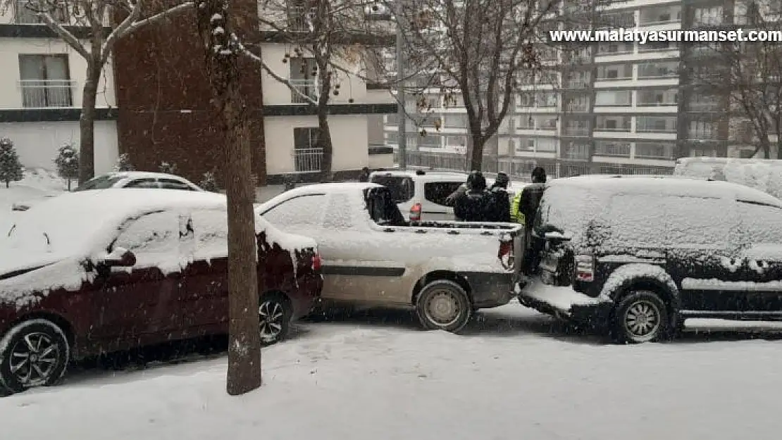 Elazığ'da öğrenci servisi yan yattı: 1 yaralı