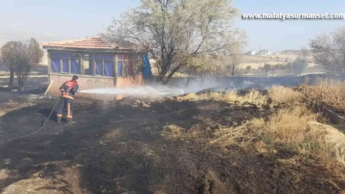 Elazığ'da ot yangını paniğe neden oldu