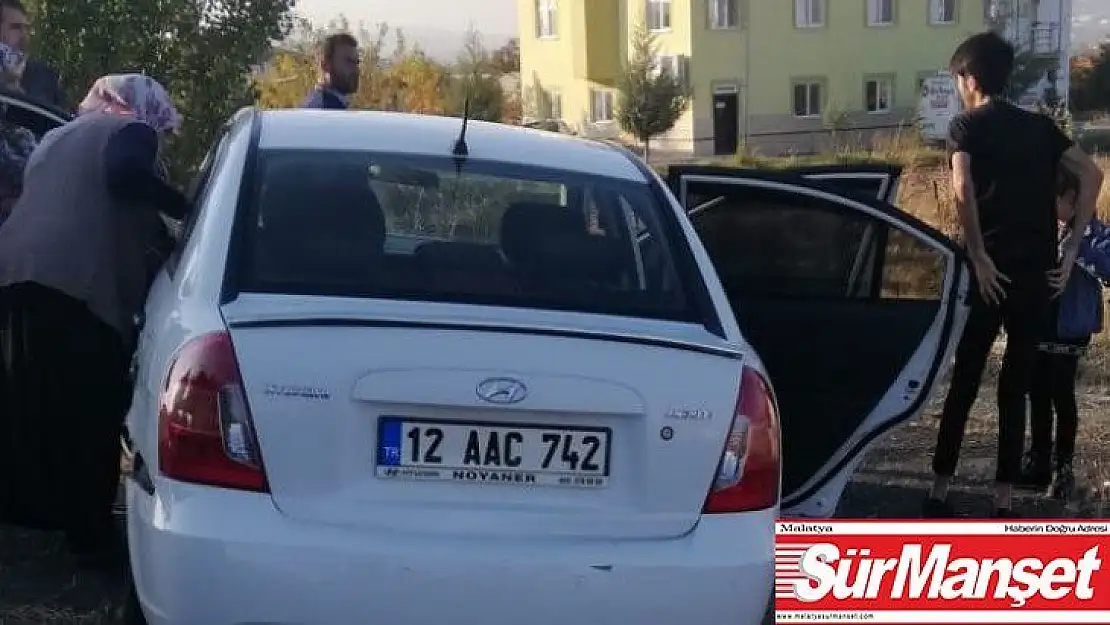 Elazığ'da otomobil yoldan çıktı: 2 hafif yaralı