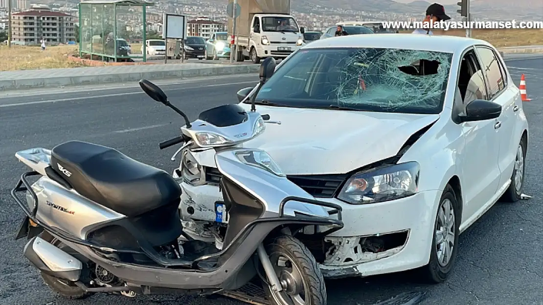 Elazığ'da otomobilin motosiklete çarptığı kazada 5 kişi yaralandı