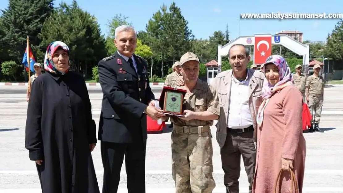 Elazığ'da özel birey asker olmanın gururunu yaşadı