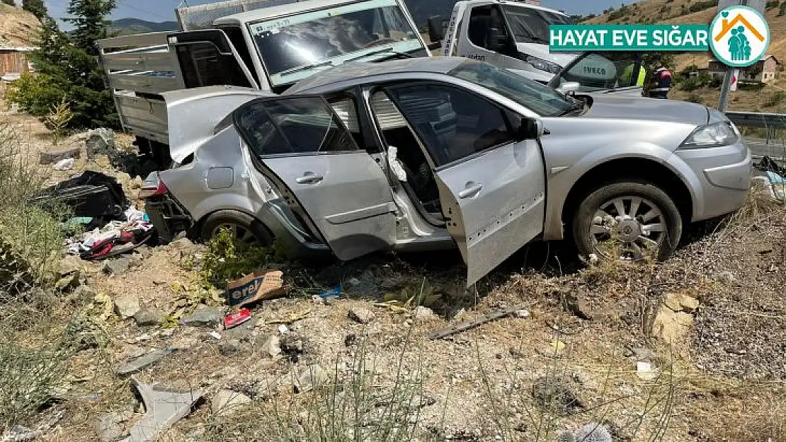 Elazığ'da pikap ile otomobil çarpıştı: 4 yaralı