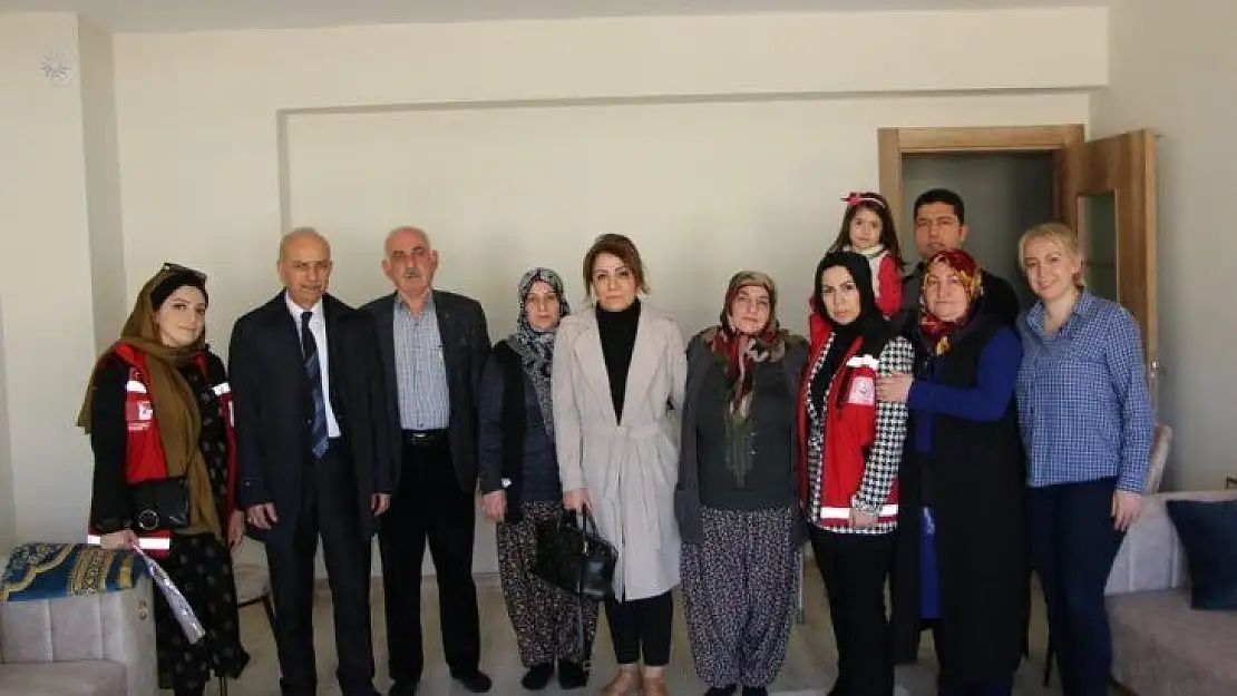 Elazığ'da şehit annesi ve depremzedelere ziyaret