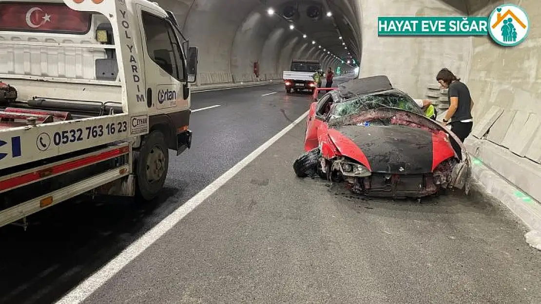 Elazığ'da takla atan otomobil hurdaya döndü: 1 yaralı