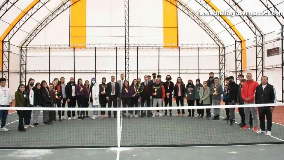 Elazığ'da tenis müsabakaları tamamlandı