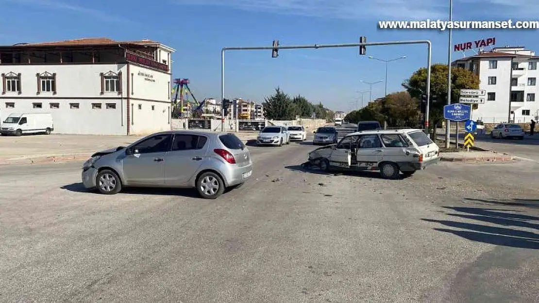 Elazığ'da trafik kazası: 2 yaralı