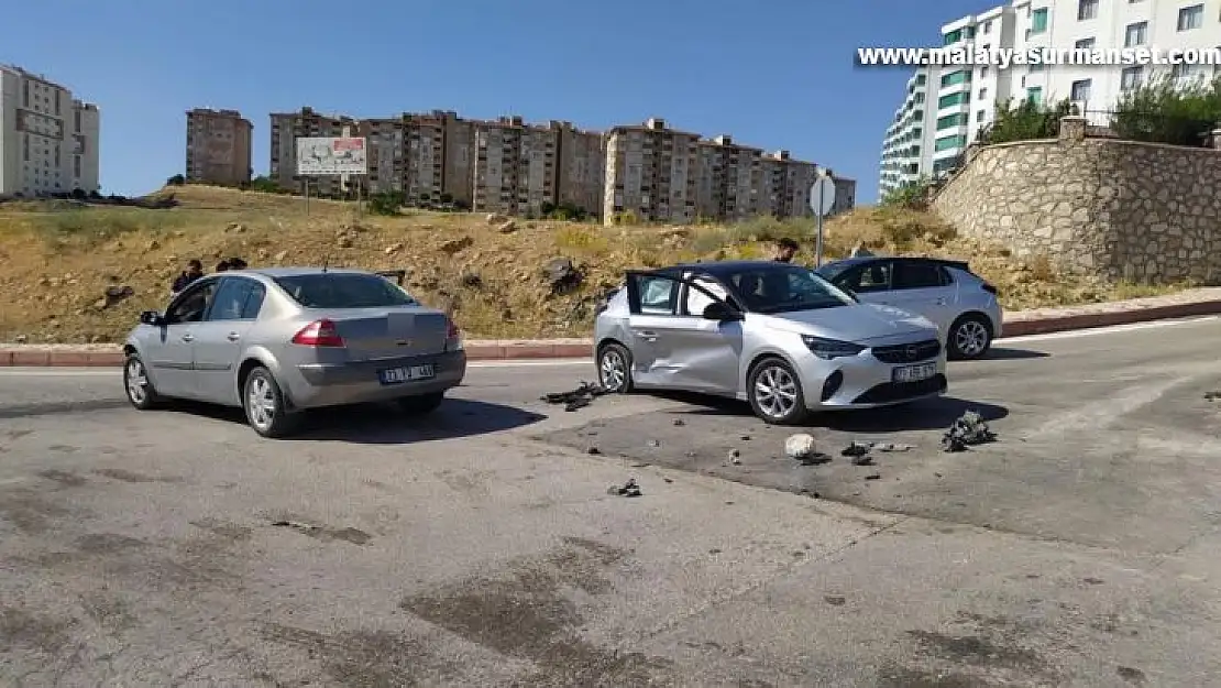 Elazığ'da trafik kazası: 2 yaralı