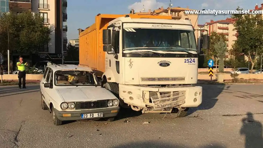 Elazığ'da trafik kazası: 2 yaralı