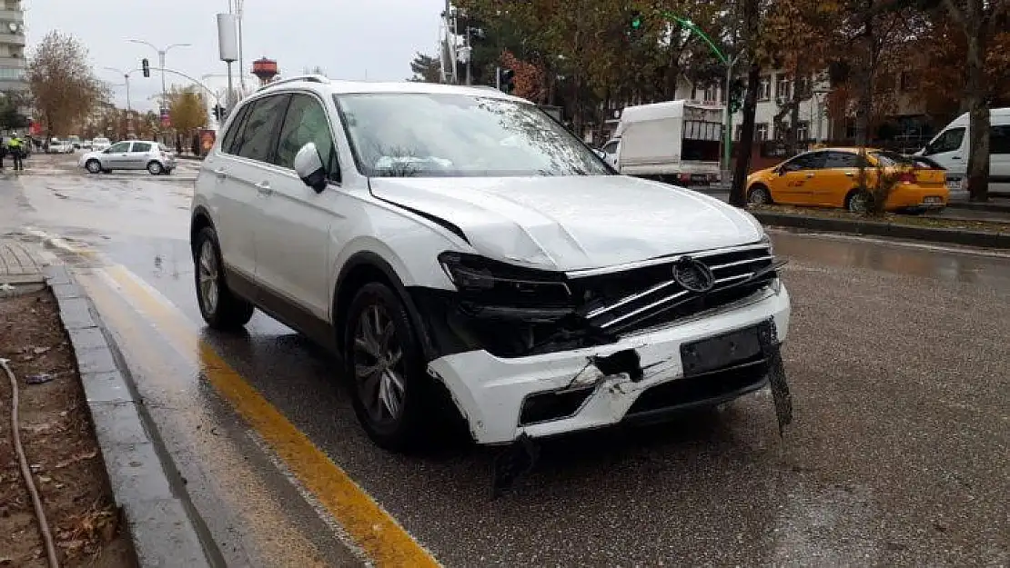 Elazığ'da trafik kazası: 2 yaralı