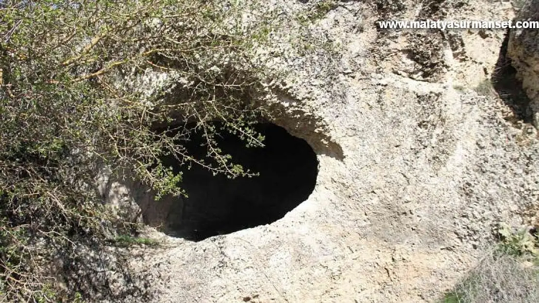 Elazığ'da Urartular döneminden kalma kaya mezarlarının turizme kazandırılması bekleniyor