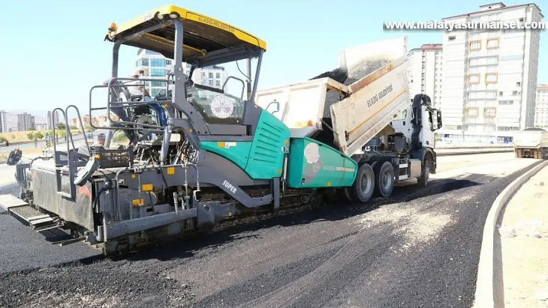 Elazığ'da yol çalışmaları sürüyor