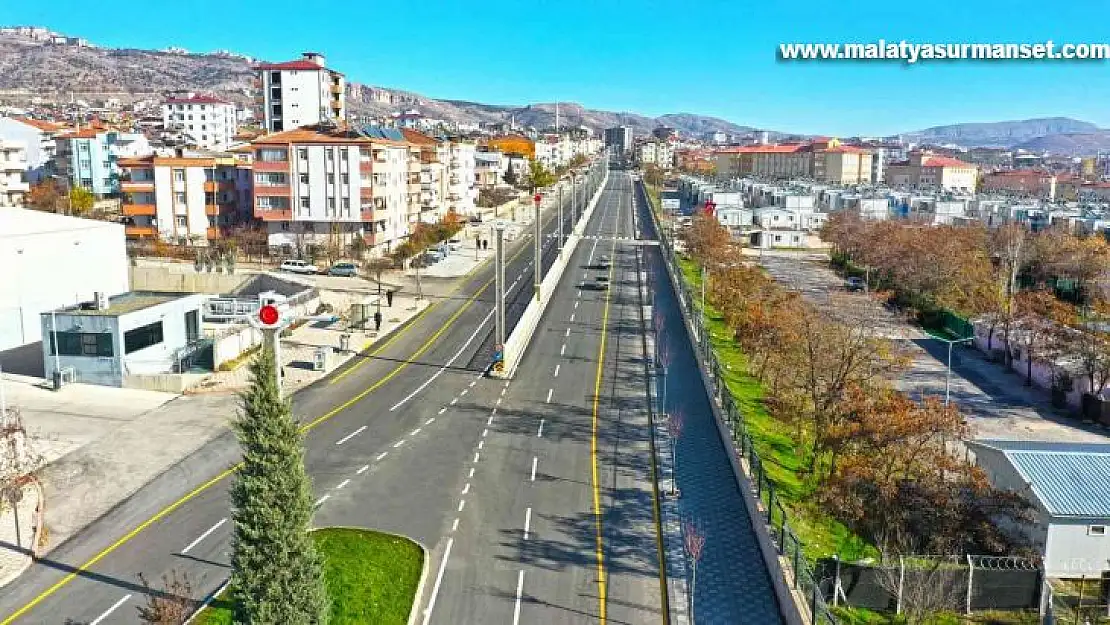 Elazığ'da yol genişletme çalışmaları sürüyor