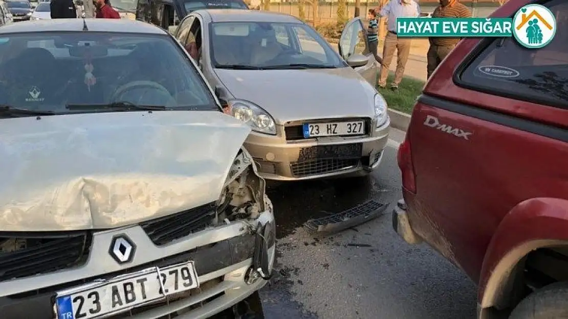 Elazığ'da zincirleme kaza, 5 araç birbirine girdi
