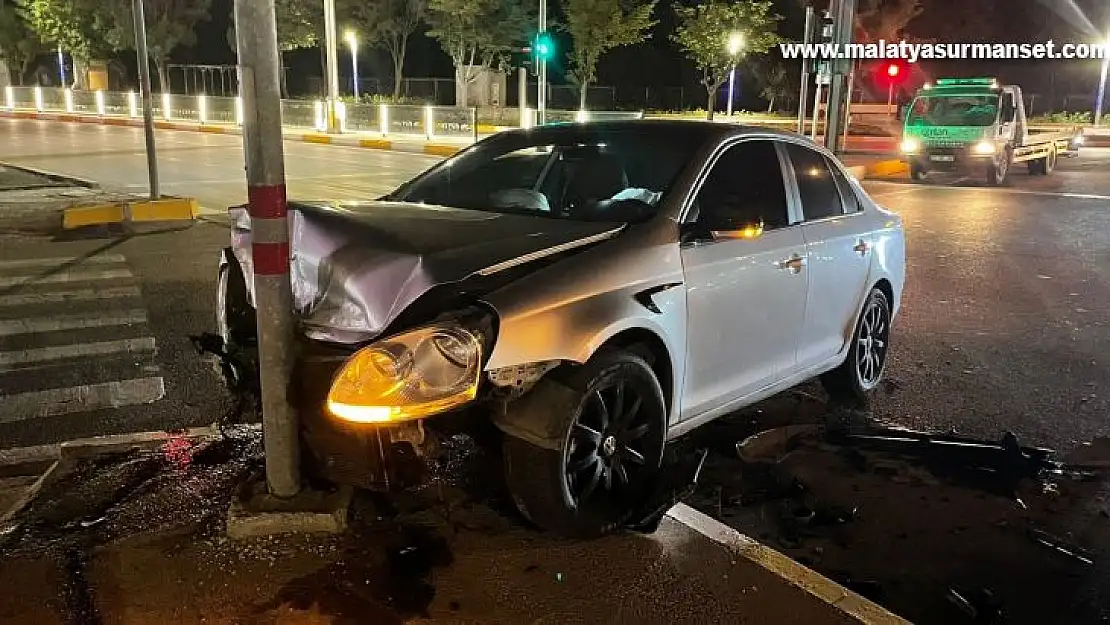 Elazığ'da zincirleme trafik kazası: 2 yaralı