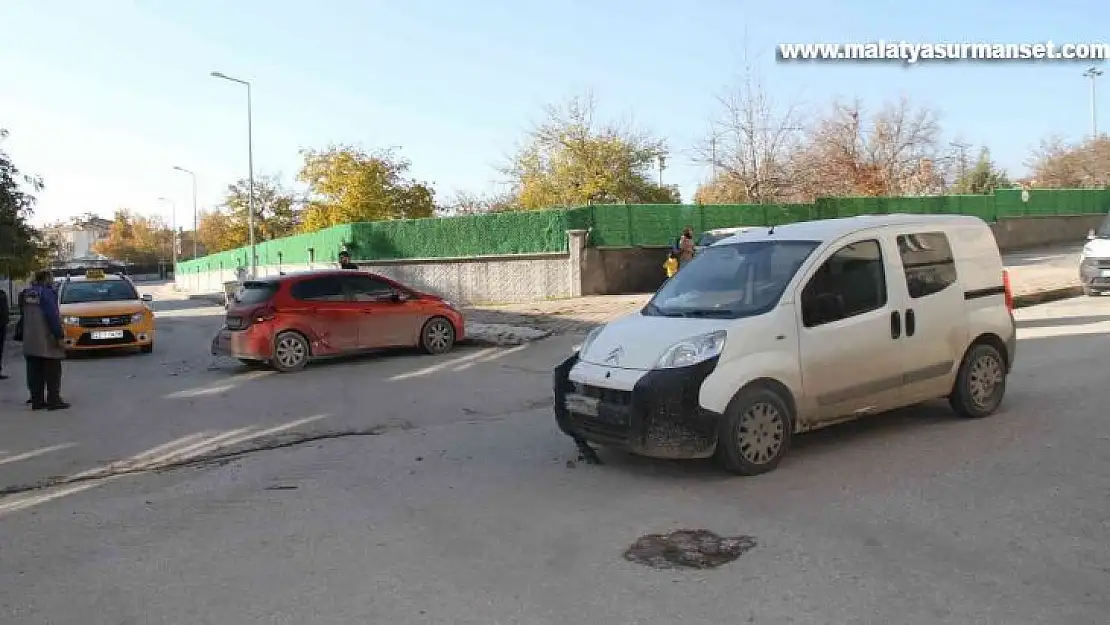 Elazığ'da zincirleme trafik kazası: 1 yaralı