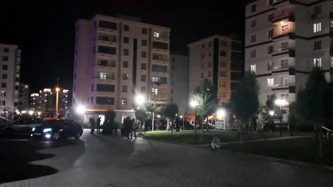 Elazığ'daki deprem Diyarbakır'da paniğe neden oldu