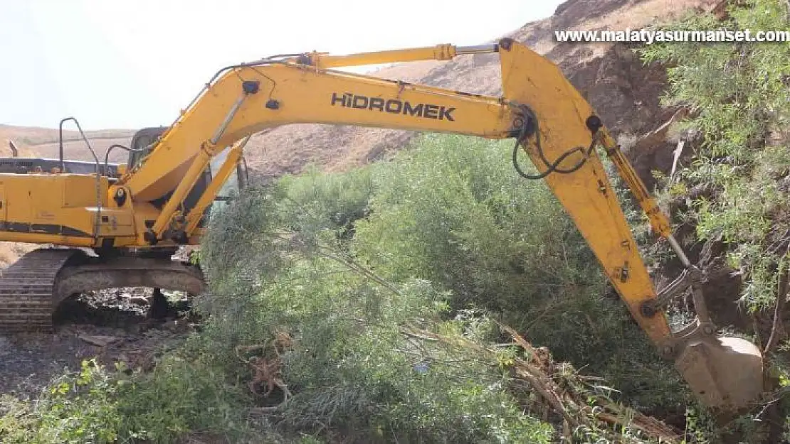 Elazığ derelerinde ıslah çalışması sürüyor