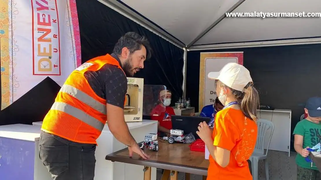 Elazığ Gençlik Merkezi'nin standına Gökyüzü Gözlem Etkinliği'nde büyük ilgi