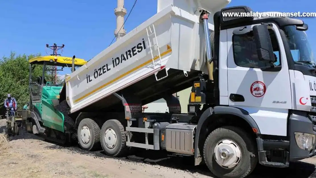 Elazığ İl Özel İdaresi ekiplerinden yol bakım ve genişletme çalışmaları